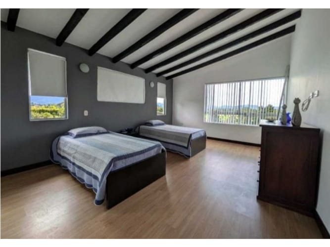 Casa de 4 alcobas en venta en Rionegro, 500 m² · foto 4 de 6