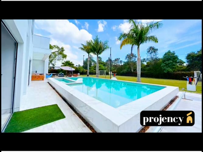 Casa de 9 alcobas en venta en Llano Grande, Rionegro · foto 2 de 22