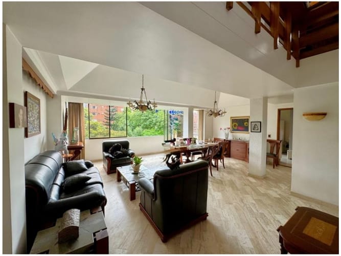 Apartamento de 3 alcobas en venta en Urbanizacion Villa Linda, Medellín, 175 m² · foto 2 de 18