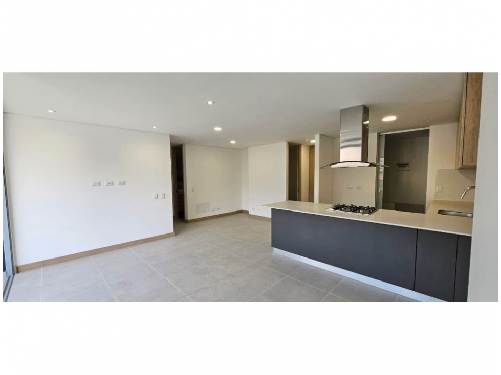 Apartamento en venta en El Poblado, Medellín · foto 3 de 13