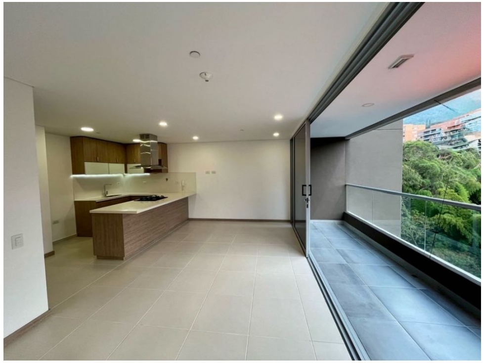 Apartamento en venta en Loma Del Esmeraldal, Envigado · foto 2 de 12
