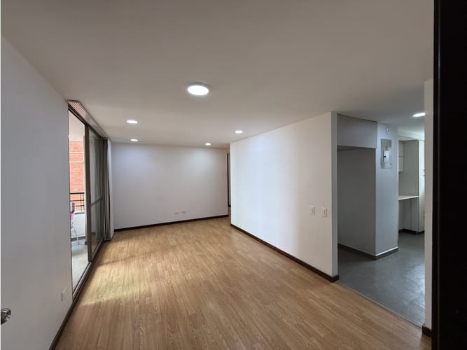 Apartamento de 3 alcobas en venta en Las Lomas, Medellín, 78 m² · foto 2 de 7