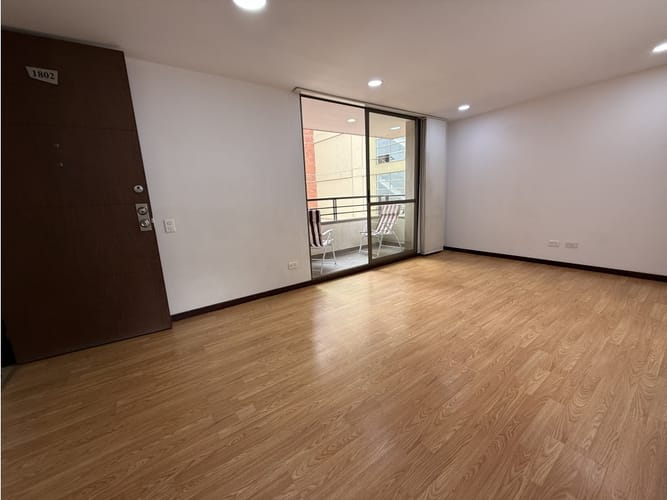 Apartamento de 3 alcobas en venta en Las Lomas, Medellín, 78 m² · foto 3 de 7