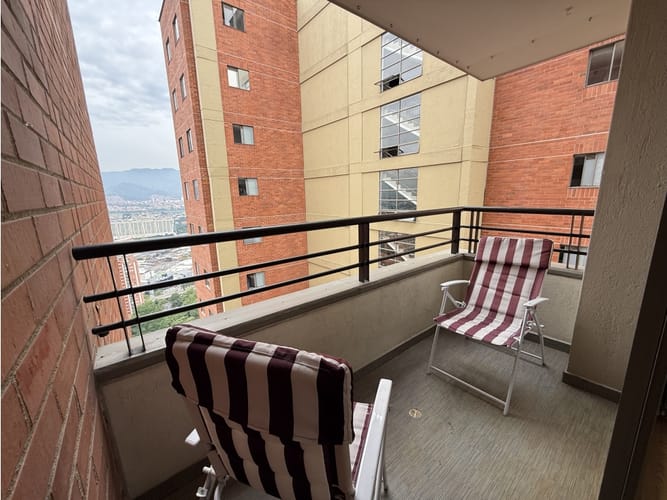 Apartamento de 3 alcobas en venta en Las Lomas, Medellín, 78 m² · foto 4 de 7