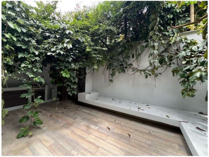 Casa de 3 alcobas en venta en Los Naranjos, Medellín, 215 m² · foto 2 de 24