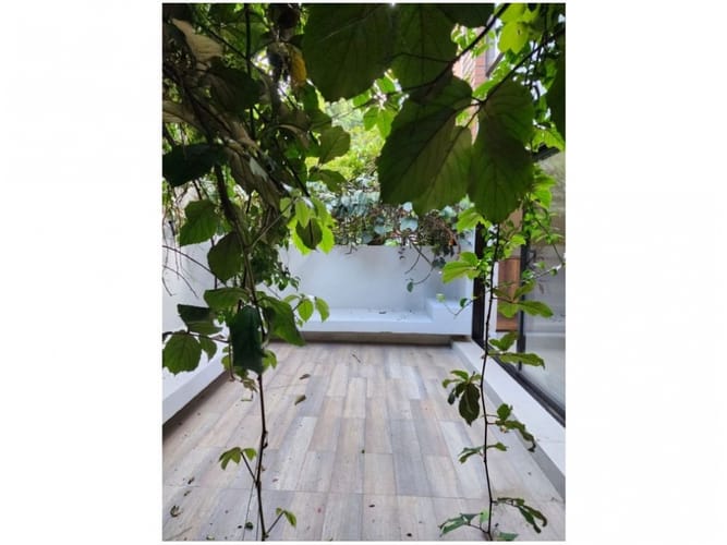 Casa de 3 alcobas en venta en Los Naranjos, Medellín, 215 m² · foto 3 de 24