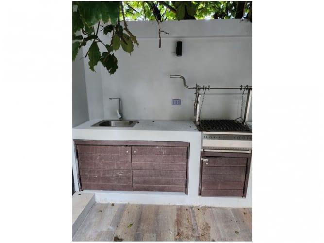 Casa de 3 alcobas en venta en Los Naranjos, Medellín, 215 m² · foto 4 de 24