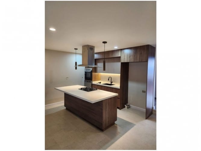 Casa de 3 alcobas en venta en Los Naranjos, Medellín, 215 m² · foto 7 de 24