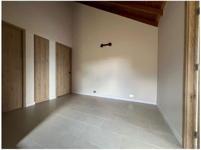 Casa de 3 alcobas en venta en Los Naranjos, Medellín, 215 m² · foto 8 de 24