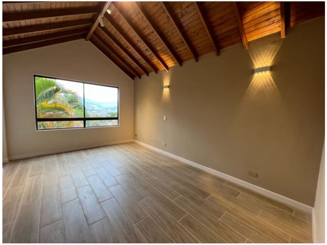 Casa de 3 alcobas en venta en Los Naranjos, Medellín, 215 m² · foto 9 de 24