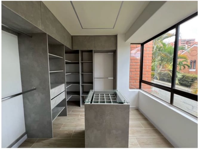 Casa de 3 alcobas en venta en Los Naranjos, Medellín, 215 m² · foto 11 de 24