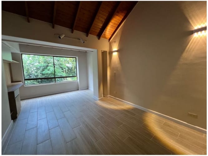Casa de 3 alcobas en venta en Los Naranjos, Medellín, 215 m² · foto 12 de 24