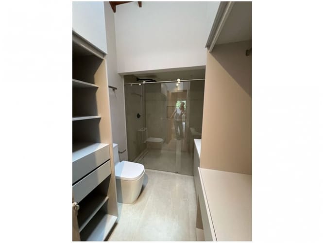 Casa de 3 alcobas en venta en Los Naranjos, Medellín, 215 m² · foto 13 de 24
