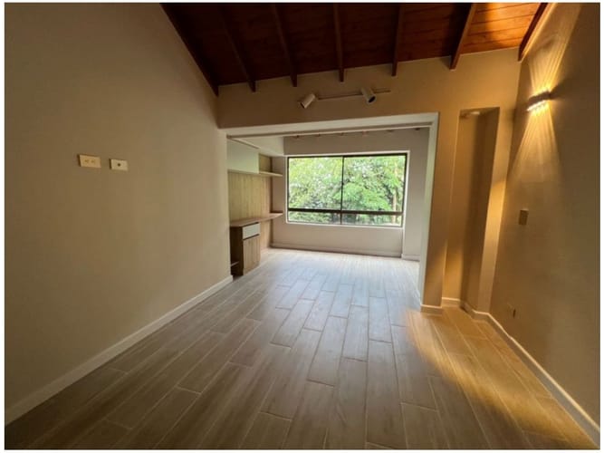 Casa de 3 alcobas en venta en Los Naranjos, Medellín, 215 m² · foto 16 de 24