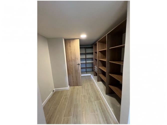 Casa de 3 alcobas en venta en Los Naranjos, Medellín, 215 m² · foto 24 de 24