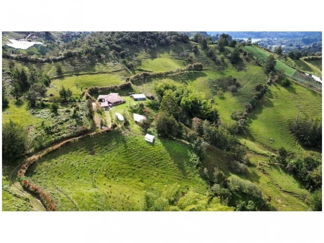 Casa de 3 alcobas en venta en La Culebra, Medellín, 280 m² · foto 1 de 24