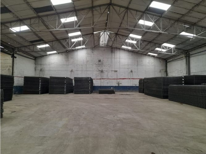 Bodega en venta en Jardines Montesacro, Itagüí, 2118 m² · foto 3 de 24
