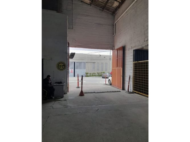 Bodega en venta en Jardines Montesacro, Itagüí, 2118 m² · foto 23 de 24