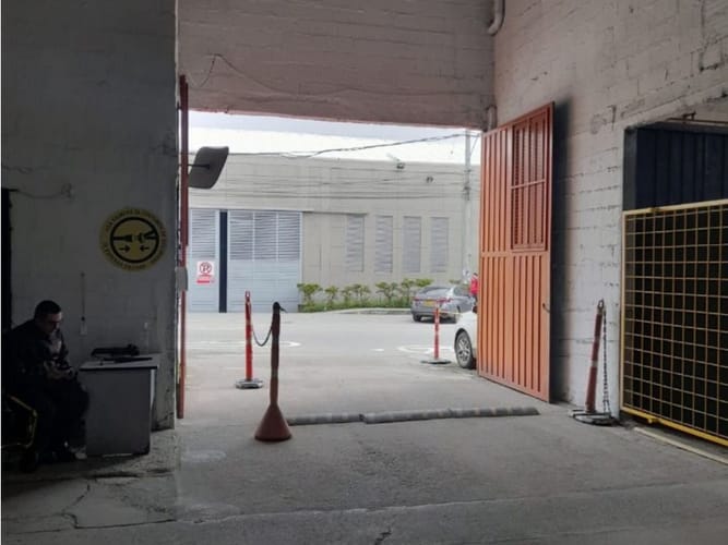 Bodega en venta en Jardines Montesacro, Itagüí, 2118 m² · foto 24 de 24