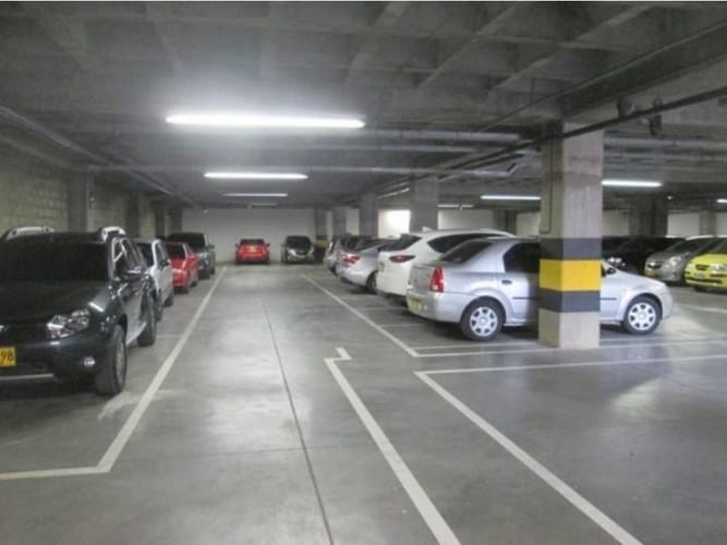 Bodega en venta en Zona Industrial No. 3, Itagüí, 1672 m² · foto 6 de 10