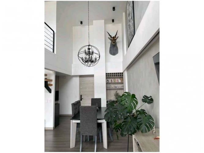 Apartamento de 2 alcobas en venta en Alto De Misael, Envigado, 127 m² · foto 2 de 18