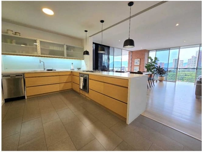 Apartamento de 3 alcobas en venta en El Diamante No. 2, Medellín, 267 m² · foto 5 de 17