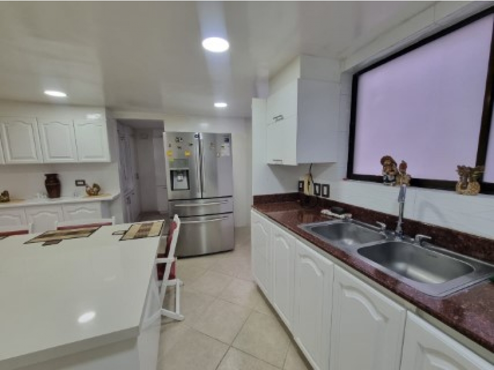 Apartamento en venta en El Poblado, Medellín · foto 7 de 16