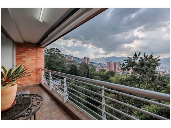 Apartamento de 3 alcobas en venta en Loma Del Esmeraldal, Medellín, 132 m² · foto 2 de 24