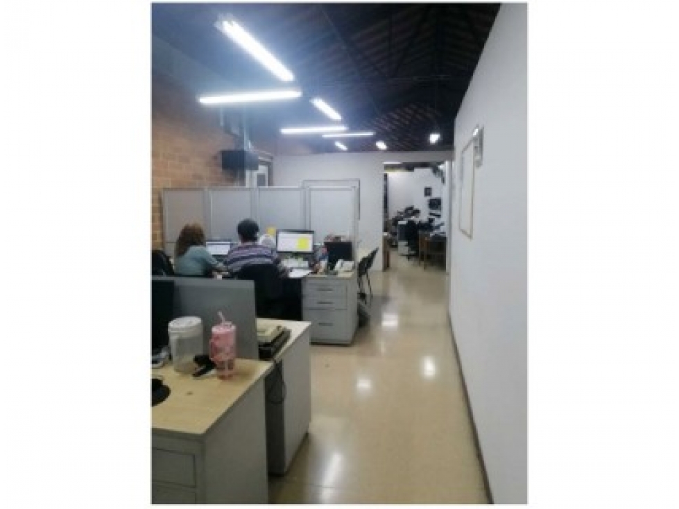 Bodega en venta en El Poblado, Medellín, 856 m² · foto 6 de 6