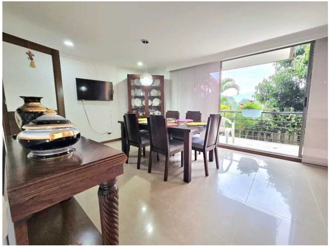Casa de 4 alcobas en venta en Loma Benedictinos, Envigado, 234 m² · foto 2 de 18