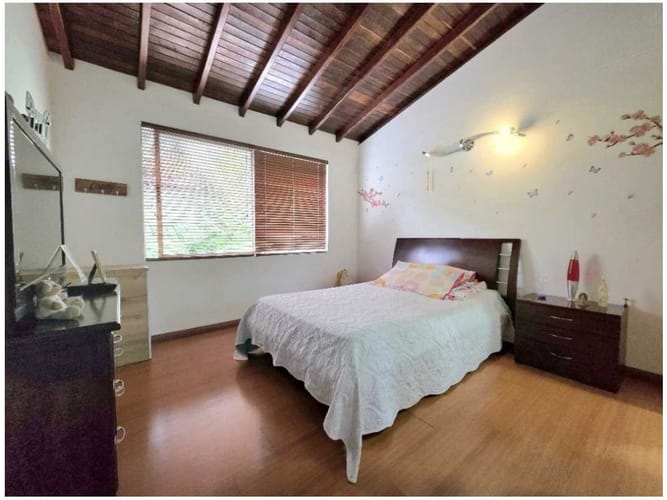 Casa de 4 alcobas en venta en Loma Benedictinos, Envigado, 234 m² · foto 11 de 18