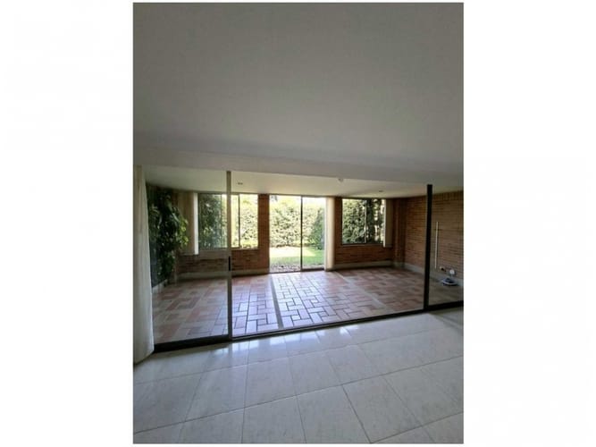 Casa de 4 alcobas en venta en Montessori, Envigado, 235 m² · foto 4 de 24