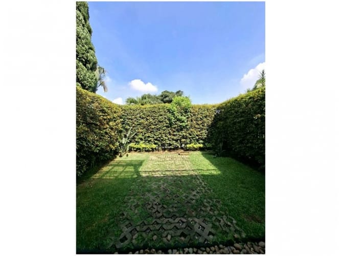 Casa de 4 alcobas en venta en Montessori, Envigado, 235 m² · foto 5 de 24