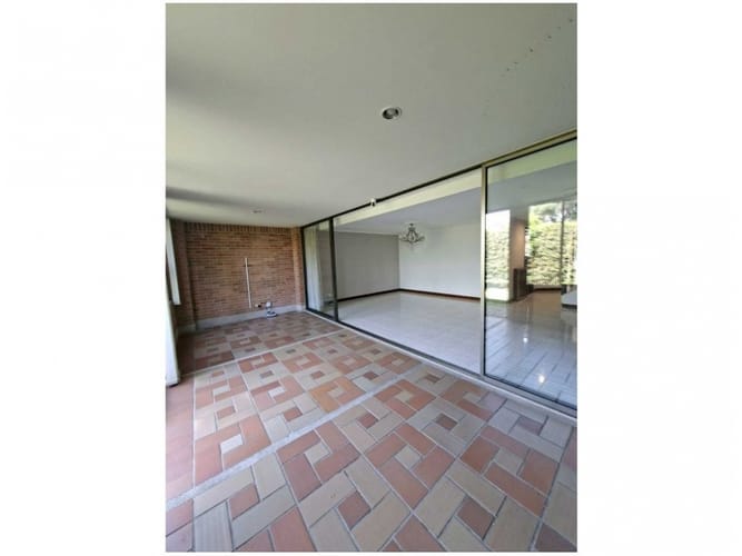 Casa de 4 alcobas en venta en Montessori, Envigado, 235 m² · foto 6 de 24