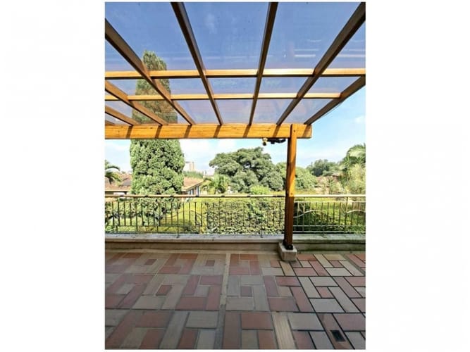 Casa de 4 alcobas en venta en Montessori, Envigado, 235 m² · foto 15 de 24