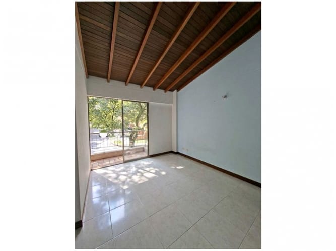 Casa de 4 alcobas en venta en Montessori, Envigado, 235 m² · foto 16 de 24
