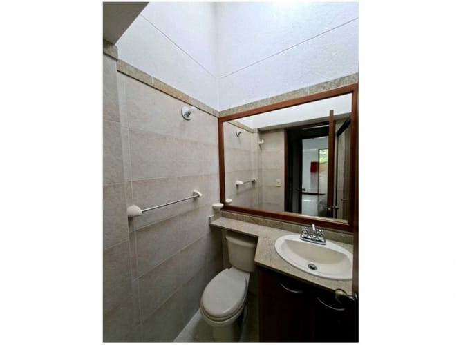 Casa de 4 alcobas en venta en Montessori, Envigado, 235 m² · foto 17 de 24