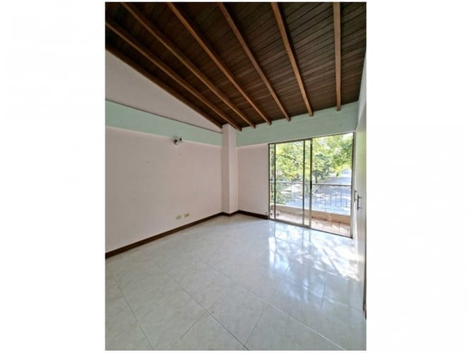 Casa de 4 alcobas en venta en Montessori, Envigado, 235 m² · foto 18 de 24
