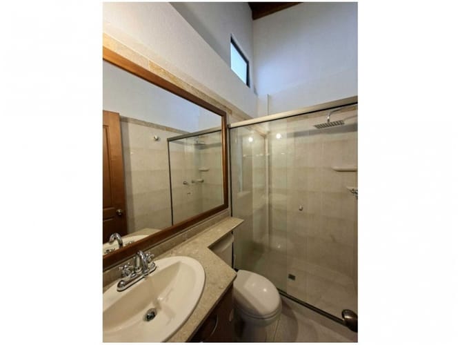 Casa de 4 alcobas en venta en Montessori, Envigado, 235 m² · foto 19 de 24