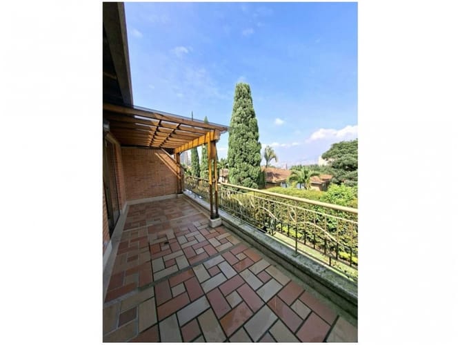 Casa de 4 alcobas en venta en Montessori, Envigado, 235 m² · foto 21 de 24