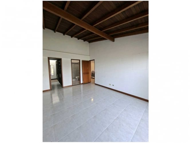 Casa de 4 alcobas en venta en Montessori, Envigado, 235 m² · foto 22 de 24