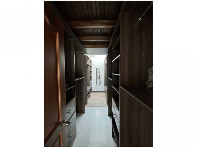 Casa de 4 alcobas en venta en Montessori, Envigado, 235 m² · foto 23 de 24