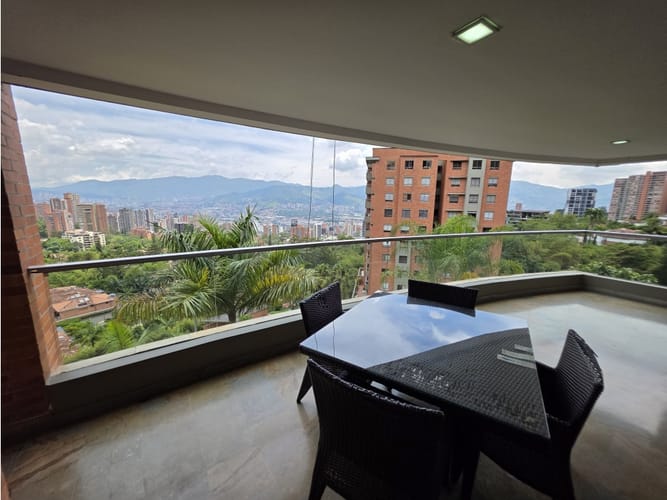 Apartamento de 3 alcobas en venta en Las Lomas, Medellín, 227 m² · foto 2 de 6
