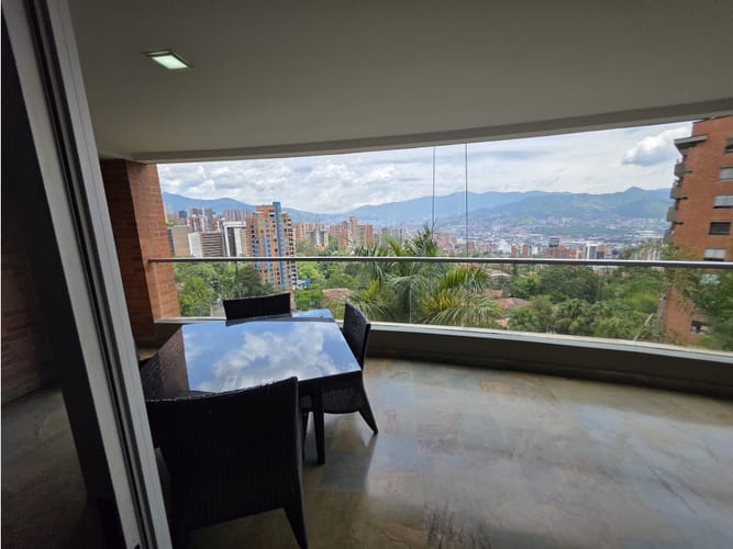 Apartamento de 3 alcobas en venta en Las Lomas, Medellín, 227 m² · foto 3 de 6
