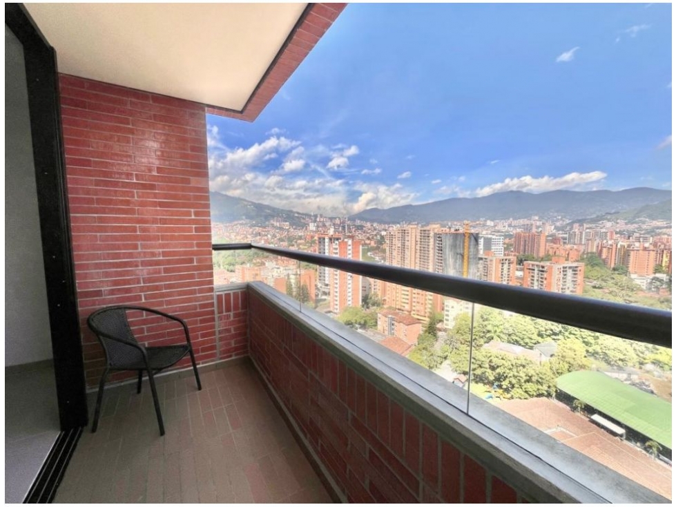 Apartamento en venta en Loma Linda, Envigado · foto 2 de 16