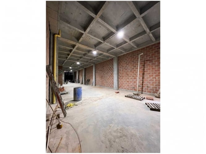 Bodega en venta en Trinidad, Medellín, 672 m² · foto 2 de 12