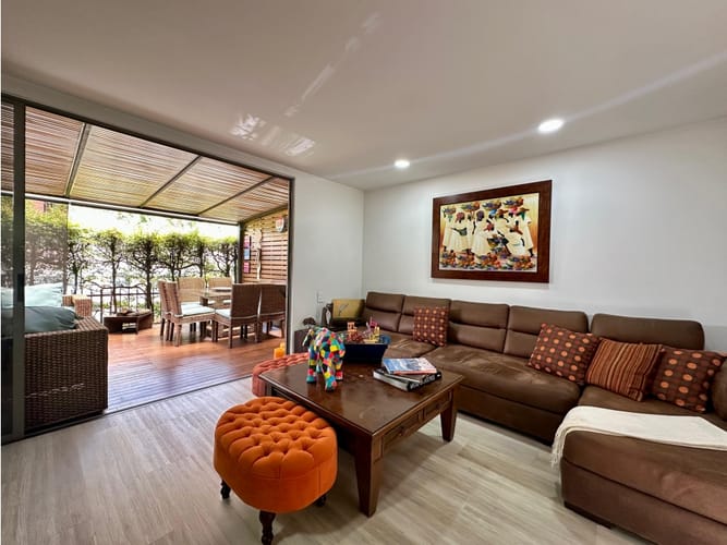 Casa de 3 alcobas en venta en Loma Benedictinos, Envigado, 174 m² · foto 3 de 15