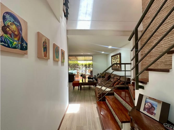 Casa de 3 alcobas en venta en Loma Benedictinos, Envigado, 174 m² · foto 4 de 15