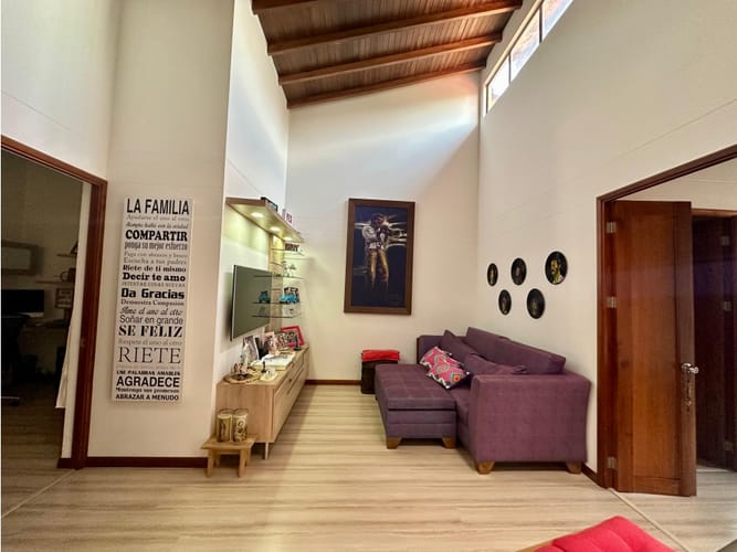 Casa de 3 alcobas en venta en Loma Benedictinos, Envigado, 174 m² · foto 9 de 15