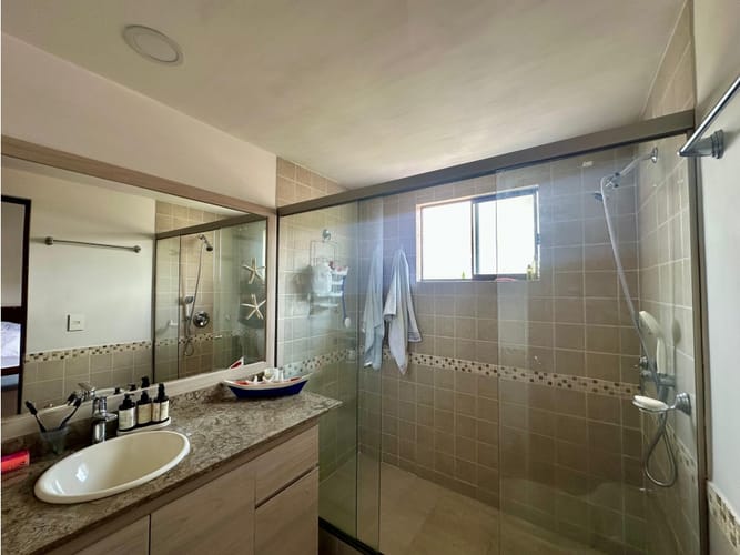 Casa de 3 alcobas en venta en Loma Benedictinos, Envigado, 174 m² · foto 13 de 15